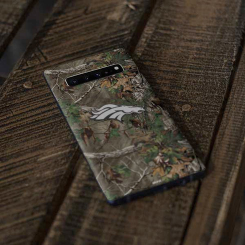 NFL Denver Broncos Realtree Xtra Green Camo Galaxy S10 Plus Skin