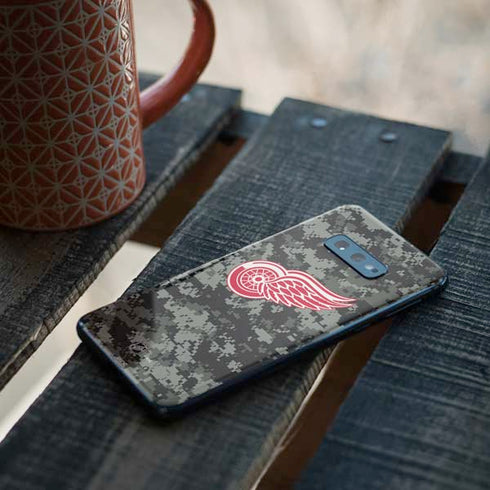 NHL Detroit Red Wings Camo Galaxy S10e Skin