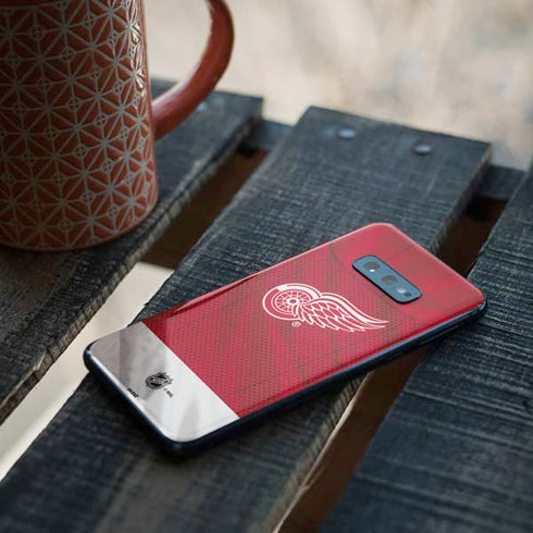 NHL Detroit Red Wings Home Jersey Galaxy S10e Skin
