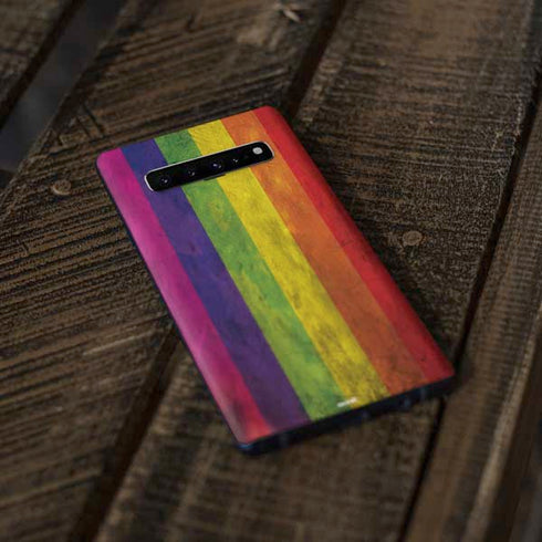 Distressed Rainbow Flag Galaxy S10 Plus Skin