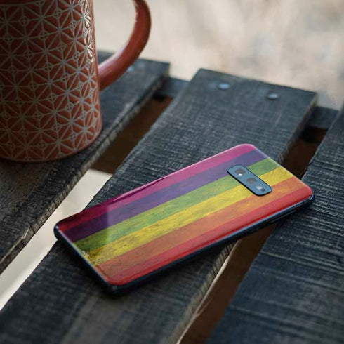 Distressed Rainbow Flag Galaxy S10e Skin