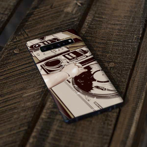 DJ Spinning Galaxy S10 Skin
