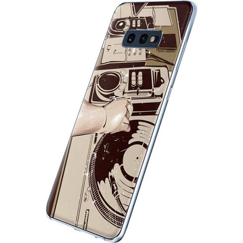 DJ Spinning Galaxy S10e Skin