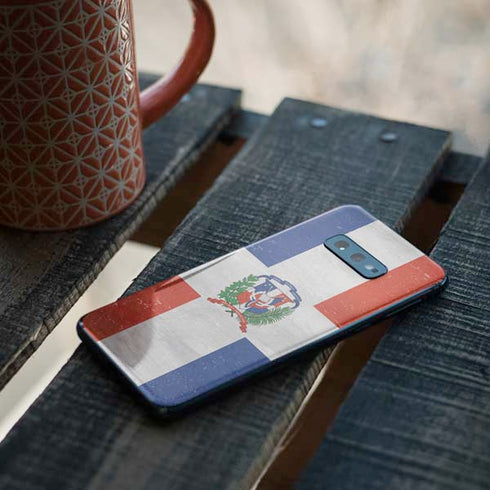 Dominican Republic Flag Distressed Galaxy S10e Skin