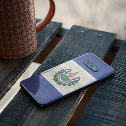 El Salvador Flag Distressed Galaxy S10e Skin