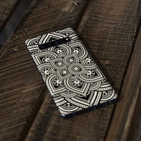 Emergence 70s Inspired Galaxy S10 Skin