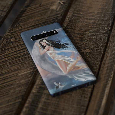Fairy on Moon with Birds by Nene Thomas Galaxy S10 Skin