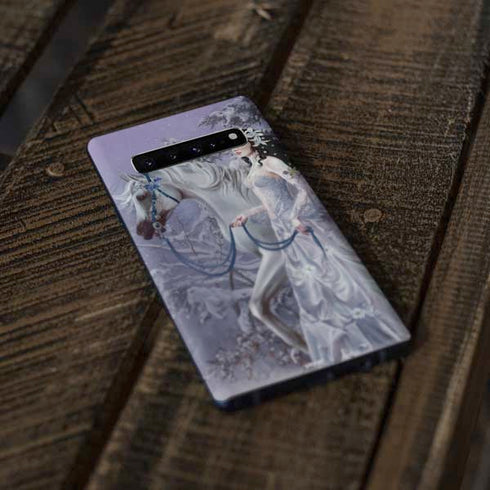 Fairy with Horse in Snow by Nene Thomas Galaxy S10 Skin