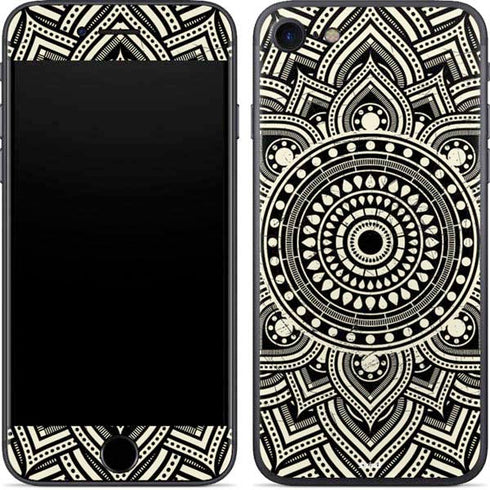 Finding Center iPhone 7 Skin
