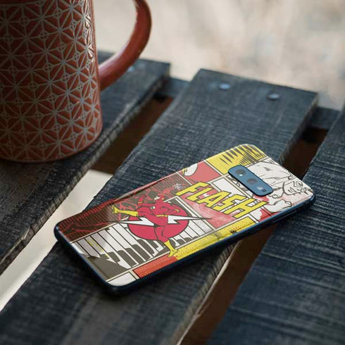 DC Comics The Flash Vintage Action Pose Pattern Galaxy S10e Skin