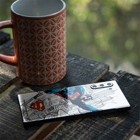 DC Comics Superman Flying Over City Pose Galaxy Note 10 Skin