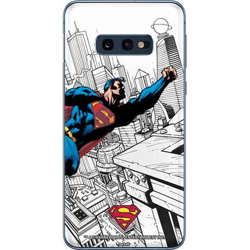DC Comics Superman Flying Over City Pose Galaxy S10e Skin
