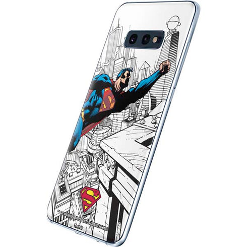 DC Comics Superman Flying Over City Pose Galaxy S10e Skin