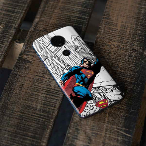 DC Comics Superman Flying Over City Pose Moto E5 Plus Skin