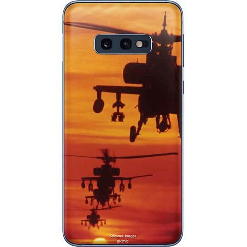 Four AH-64 Apache Helicopters Galaxy S10e Skin