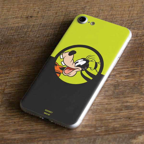 Disney Friends Goofy iPhone 7 Skin