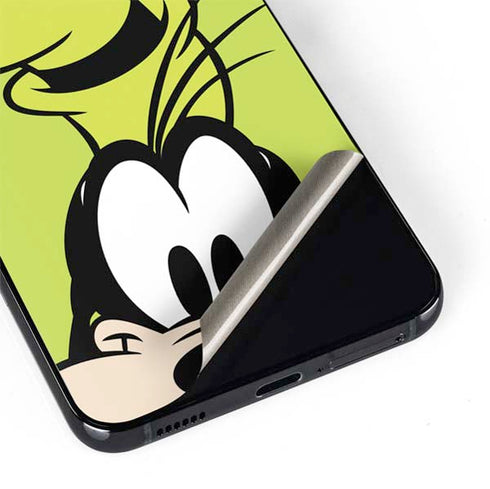 Disney Friends Goofy Up Close Galaxy S22 Skin