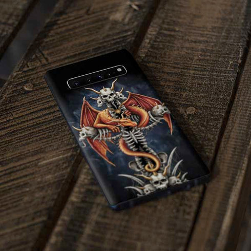 Gothic Dragon & Skull Cross by Sarah Richter Galaxy S10 Skin