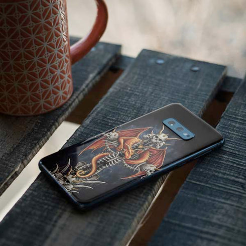 Gothic Dragon & Skull Cross by Sarah Richter Galaxy S10e Skin