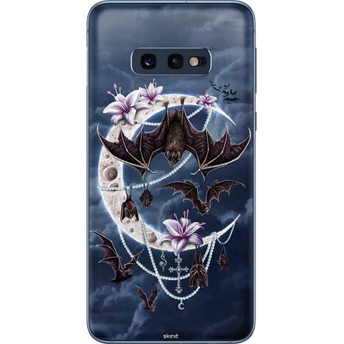 Gothic Moon with Bats and Flowers by Sarah Richter Galaxy S10e Skin