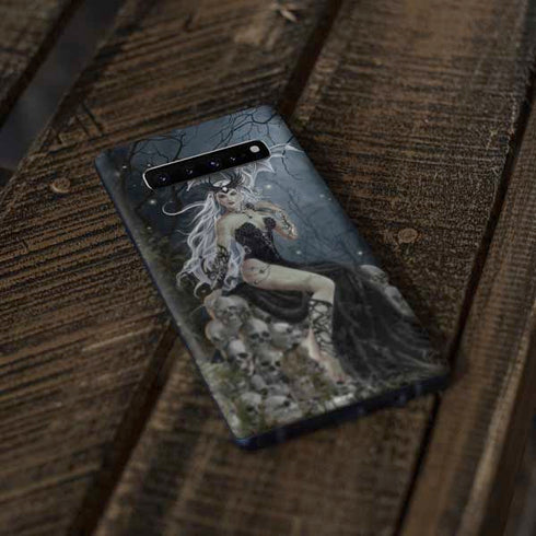 Gothic Queen with Silver Dragon by Nene Thomas Galaxy S10 Skin