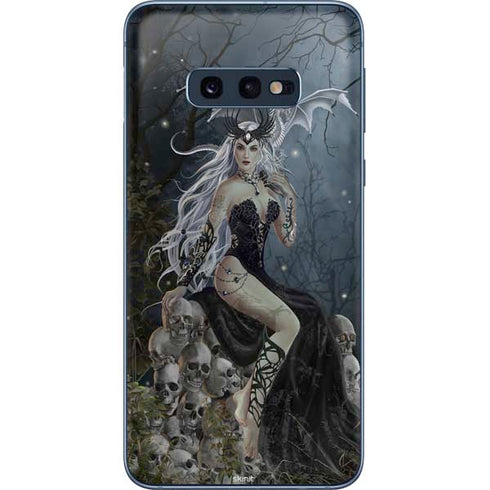 Gothic Queen with Silver Dragon by Nene Thomas Galaxy S10e Skin