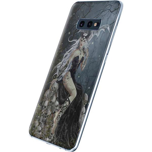 Gothic Queen with Silver Dragon by Nene Thomas Galaxy S10e Skin