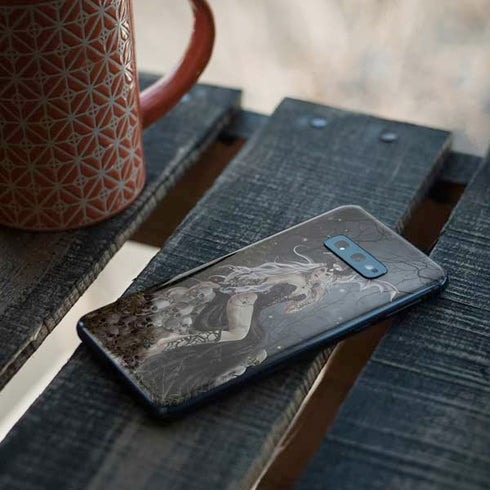 Gothic Queen with Silver Dragon by Nene Thomas Galaxy S10e Skin
