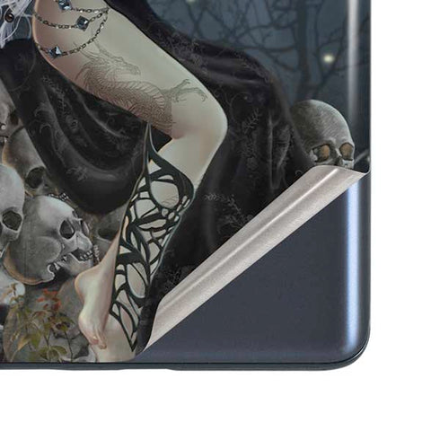 Gothic Queen with Silver Dragon by Nene Thomas Galaxy S20 Fan Edition Skin
