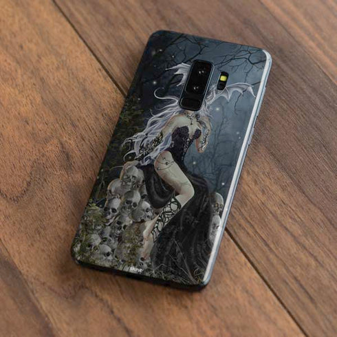 Gothic Queen with Silver Dragon by Nene Thomas Galaxy S9 Plus Skin