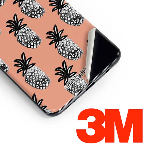Bouffants and Broken Hearts Gray Scale Pineapple Galaxy S10 Skin