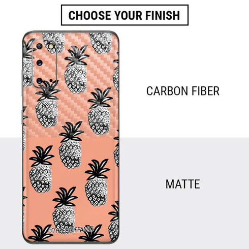 Bouffants and Broken Hearts Gray Scale Pineapple Galaxy S20 Skin