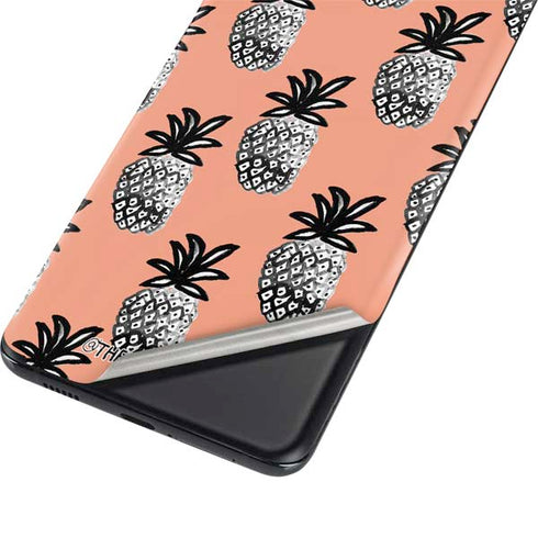 Bouffants and Broken Hearts Gray Scale Pineapple Galaxy S21 5G Skin