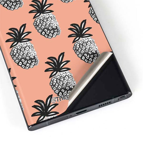 Bouffants and Broken Hearts Gray Scale Pineapple Galaxy S22 Ultra Skin