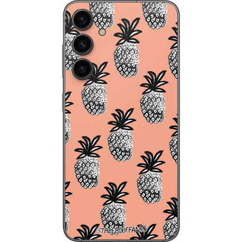 Bouffants and Broken Hearts Gray Scale Pineapple Galaxy S23 FE Skin