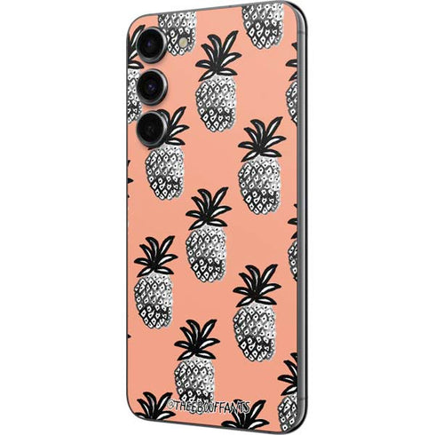 Bouffants and Broken Hearts Gray Scale Pineapple Galaxy S23 Plus Skin