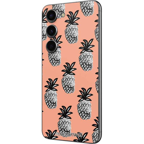 Bouffants and Broken Hearts Gray Scale Pineapple Galaxy S23 Skin
