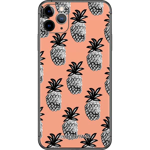 Bouffants and Broken Hearts Gray Scale Pineapple iPhone 11 Pro Max Skin