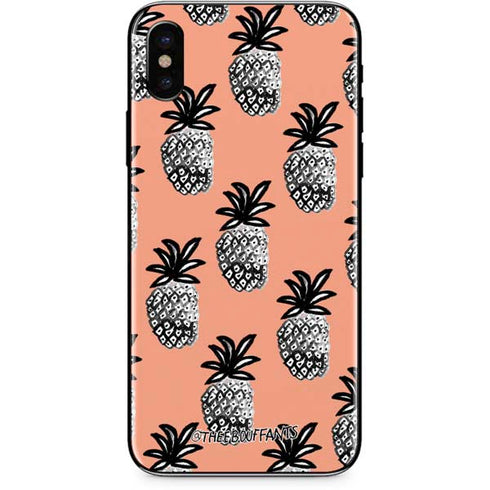 Bouffants and Broken Hearts Gray Scale Pineapple iPhone XS Skin