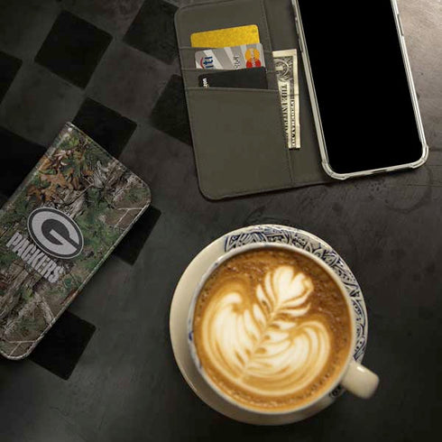 NFL Green Bay Packers Realtree Xtra Green Camo iPhone 15 Pro Folio Case