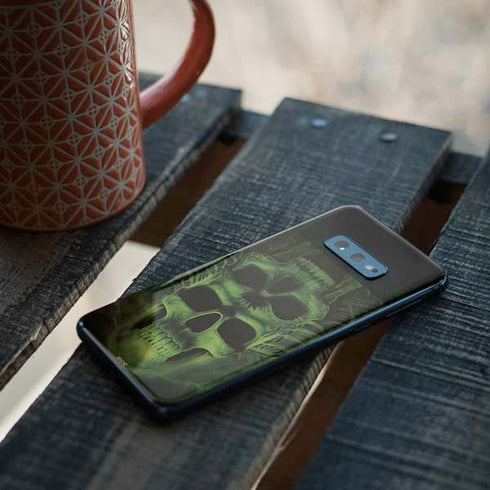 Liquid Blue Green Skulls Galaxy S10e Skin