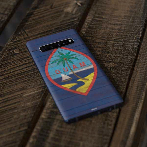 Guam Flag Dark Wood Galaxy S10 Skin