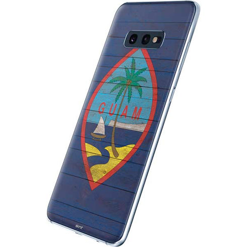 Guam Flag Dark Wood Galaxy S10e Skin