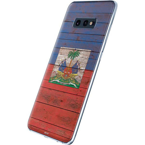 Haiti Flag Dark Wood Galaxy S10e Skin