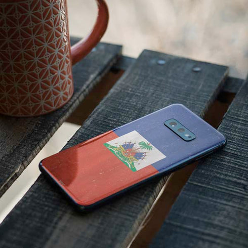 Haitian Flag Distressed Galaxy S10e Skin