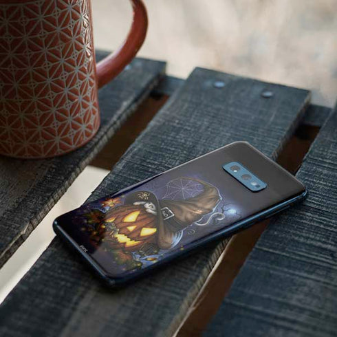 Halloween Cat and Jack O Lantern Pumpkin by Sarah Richter Galaxy S10e Skin