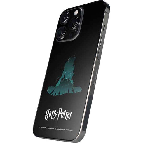 Wizarding World Harry Potter Hats and Hogwarts iPhone 14 Pro Skin