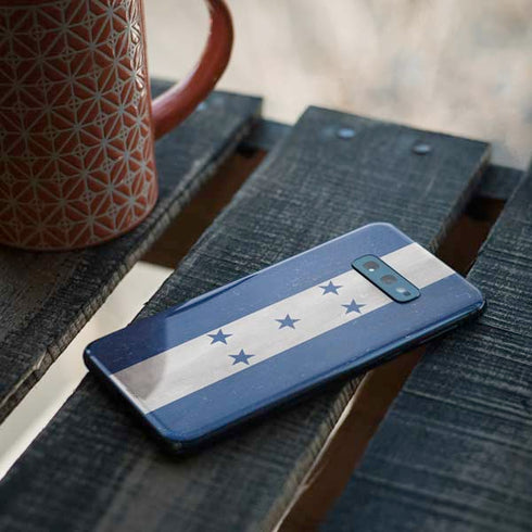 Honduras Flag Distressed Galaxy S10e Skin
