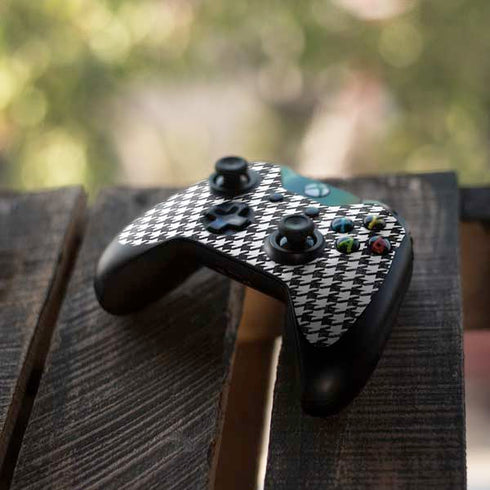 Houndstooth Black/White Xbox One Controller Skin