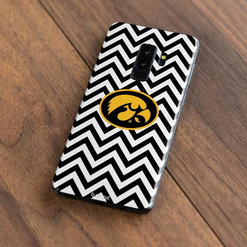 University of Iowa Hawkeyes Chevron Print Galaxy S9 Plus Skin